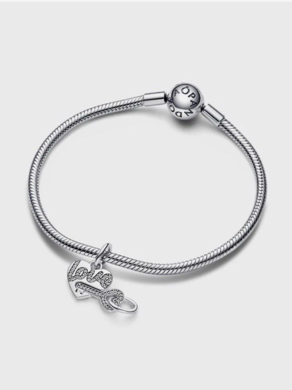 Pandora Splittable Heart & Key Dangle
Charm - Picture 4 of 4